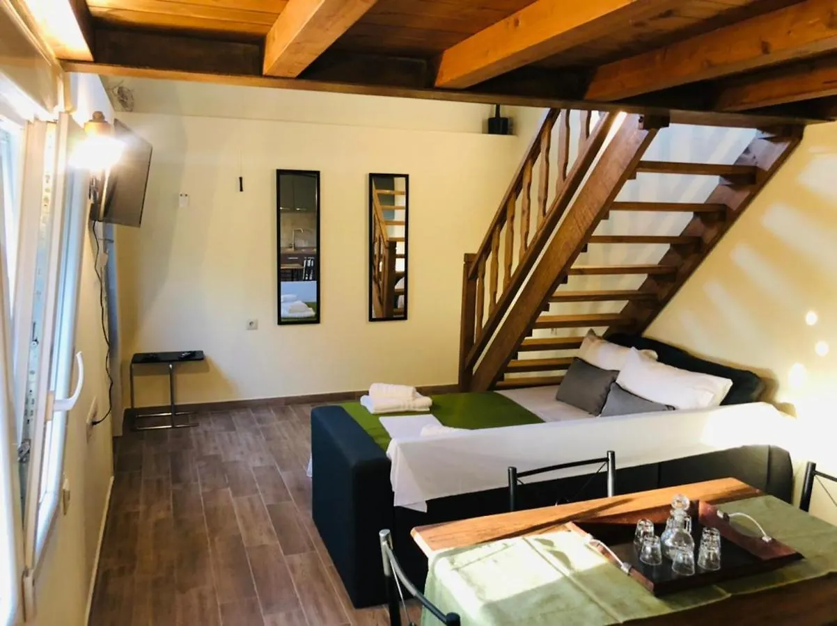 איוס מאמס Green Olive Studios איוס מאמס